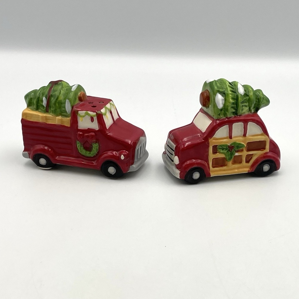 Red Pickup Truck And Car With Christmas Tree‎ Salt & Pepper Shakers Set Ceramic